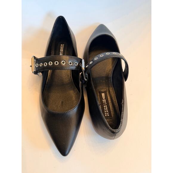 Design label Lord & Taylor black pointed toe Mary Jane flats with silver buckle - Picture 3 of 8